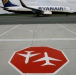 "Ryanair" aviakompanija žada nutraukti skrydžius iš Rygos oro uosto