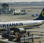 "Ryanair" aviakompanijos įsakymas - skraidyti lėčiau